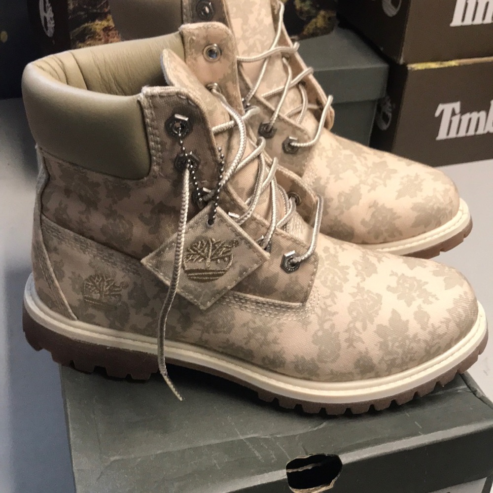 Timberland floral print boots